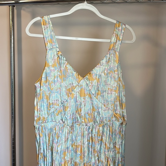 Vince Lotus Pleated Midi Dress- Size M - worn once - Picture 2 of 3